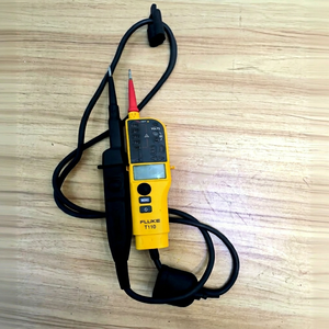 แรงดันไฟฟ้าสองขั้ว T130 Fluke และเครื่องทดสอบความต่อเนื่อง12ถึง690 V ac/dc - Product Image 1