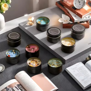 شمعة فاخرة مخصصة بالجملة معطرة بالزهور في علبة من الصفيح، كريستال وزهور مجففة، للعلاج بالروائح، من شمع الصويا عديم الدخان برائحة نباتية طبيعية - Product Image 6