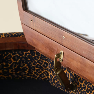 Set Toeletta Vintage <span class=keywords><strong>Nora</strong></span> in Velluto Leopardato con Specchio Rotondo Ribaltabile e Sgabello, Vanity Compatto per Camera da Letto, Disponibile in Vari Colori - Product Image 3