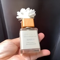 Diffuseur automatique rechargeable, flacon en verre de 15 ml avec clip pour grille d'aération de voiture, désodorisant de voiture, flacons de parfum carrés plats vides de 15 ml