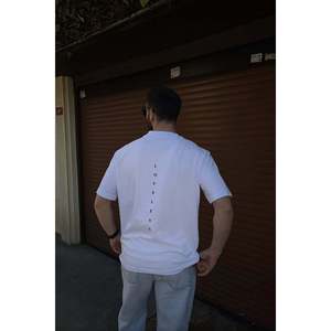 Camiseta Blanca de Diseñador con Estampado Loveless en Método de Serigrafía, Peso del Tejido 200g, Modelo Comprimido - Product Image 4