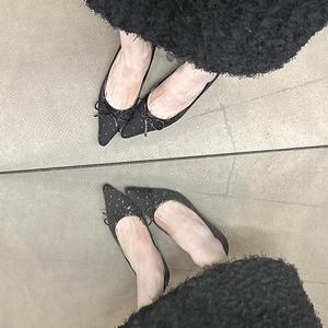 Sandalias de tacón bajo con punta en pico y tira trasera de PU charolado, con detalle de lazo, venta al por mayor OEM, logotipo personalizado, MOQ bajo, entrega rápida - Product Image 4