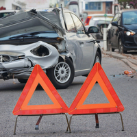 Triangle de signalisation d'urgence réfléchissant pour la sécurité routière