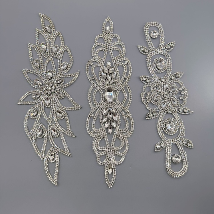 Lot De 40 Fleurs En Ruban Simulées - Fleurs Strass Acrylique à Coudre, Gris, 4x4 Cm - Déco Costume, Sac, Fête, Mariage