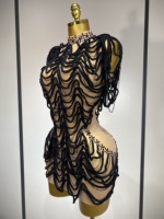 Costume de scène pour femmes, robe courte sexy en maille avec chaînes en strass, tenue de soirée en boîte de nuit