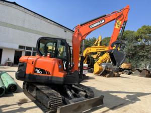Excavadora Doosan de alta calidad 95% nuevo precio bajo Mini excavadora Shanghai Doosan DX60 componentes de núcleo de bomba de motor Yanmar - Product Image 4