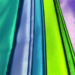 Prix bon marché d'usine Logo en relief satiné de luxe Design Tissu dur de <span class=keywords><strong>grande</strong></span> <span class=keywords><strong>largeur</strong></span> avec revêtement PU pour parapluie et doublure - Product Image 3