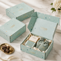Boîte d'expédition en carton ondulé vert menthe avec logo personnalisé, estampage doré, papier kraft rigide UV, emballage cadeau
