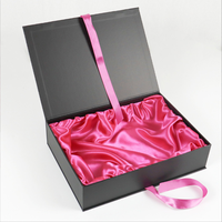 Boîtes d'emballage personnalisées de luxe en satin pour extensions de cheveux avec enveloppe pour perruques sac d'emballage de cheveux en soie avec enveloppe en poly UV pour le stockage des faisceaux de cheveux