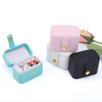 Petite boîte à bijoux portable pour un usage quotidien Boucles d'oreilles à clipser Stockage de bibelots pour bagues et outils de bijoux Emballage d'équipement