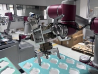 Station de travail robotisée automatique pour la manutention des matériaux, cellule de commande robotisée intégrée, robot pour machine CNC pour ligne de production CNC