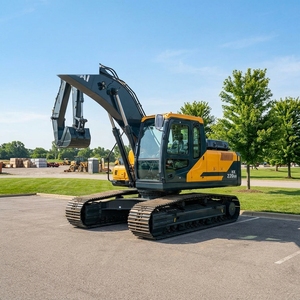 Excavatrice sur chenilles Hyundai HX220L avec moteur Yanmar, équipement de construction jaune, puissance de 110 kW - Product Image 1