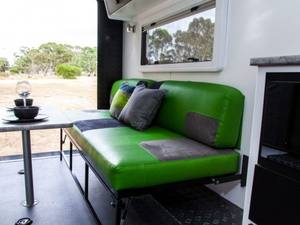 Remolque <span class=keywords><strong>de</strong></span> Carga Ligero <span class=keywords><strong>de</strong></span> Fibra <span class=keywords><strong>de</strong></span> Vidrio Personalizable <span class=keywords><strong>de</strong></span> 14 Pies con Plataforma Trasera Plana, Remolque Tipo Camper con Luces LED Todoterreno, Características <span class=keywords><strong>de</strong></span> Almacenamiento <span class=keywords><strong>de</strong></span> 4000 L para Viajes - Product Image 5