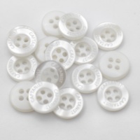 Kancing Kemeja Pria Ramah Lingkungan Berbahan Resin/Poliester dengan Ukiran dan Huruf Nama Merek Kustom