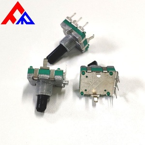 Encodeur rotatif EC16 3 broches vertical incrémental avec actionneur à extrémité ronde et broches de terminaison - Product Image 3