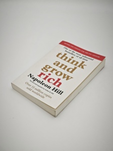 หนังสือพิมพ์นวนิยาย "คิดแล้วรวย" - Product Image 4
