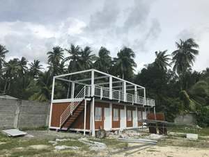 Maison modulaire moderne à deux étages en conteneurs avec terrasse sur le toit, idéale pour le camping de luxe ou l'entreprise de tiny houses - Product Image 2