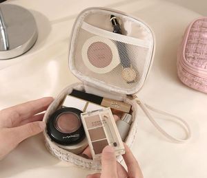 Multifunctional Plaid Tweed Cosmetic Bag Portable Outdoor Travel Makeup Organizer <b>Mini</b> <b>Lipstick</b> Storage Bag for Women Girls - Product Image 3