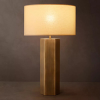 Lampe de table en laiton et lin, design moderne et minimaliste, colonne rectangulaire pour chambre et salon, fournisseur d'éclairage en gros, OEM ODM