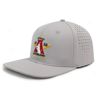 Gorra Snapback de ala plana perforada Logotipo bordado en 3D Gorra de béisbol de 6 paneles Gorra elástica Flex espalda cerrada Gorra deportiva