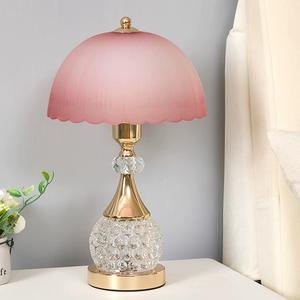 Lampe de table de chevet haut de gamme de style 2025, simple et moderne, lampe décorative de luxe, vente en gros transfrontalière - Product Image 3