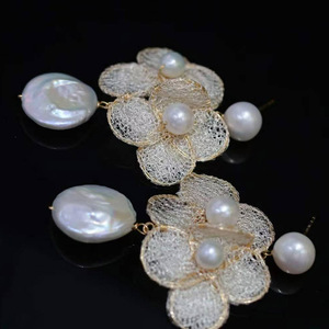Pendientes Colgantes Florales de Encaje Italiano, Accesorios de Oro de 14K Importados de EE. UU., Joyería de Perlas Naturales de Agua Dulce de Alta Calidad - Product Image 3