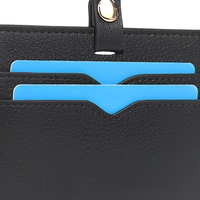 Porte-badge d'identification en cuir PU ODM avec cordon tour de cou et étui à cartes grainé pour le bureau et l'école