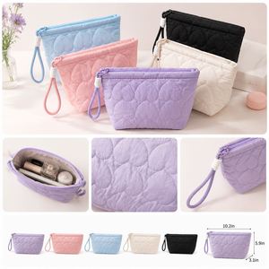 Pochette cosmétique matelassée en forme de cœur pour femme, grande capacité, trousse de toilette de voyage, organiseur de rangement pour soins de la peau, logo personnalisé - Product Image 3