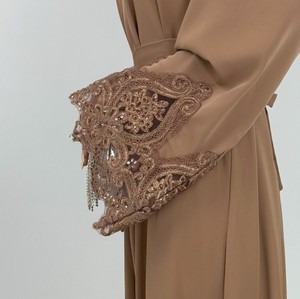 Robe maxi élégante en dentelle et polyester pour femmes musulmanes, vente en gros sur mesure - Product Image 2