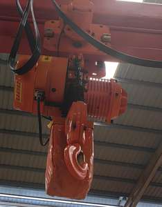 Unpack & Lift Portable Electric <b>Hoist</b> Gantry with 1 Ton Capacity Motor & <b>Engine</b> Driven No Setup Required for Maximum Ease - Product Image 4