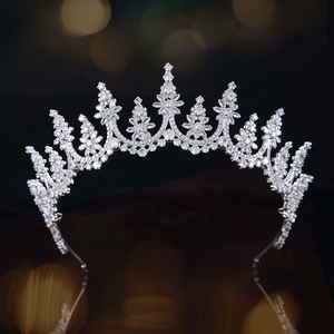 Diadème de mariée fait main, accessoire de <span class=keywords><strong>coiffure</strong></span> de mariage haut de gamme en zircon 5A plaqué argent avec boucles de fixation pour <span class=keywords><strong>coiffure</strong></span> - Product Image 2