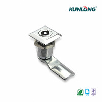 Serrure à panneau encastré à action par compression avec plaques de fixation et joint d'étanchéité pour boîtier de distribution et boîtier de commutation