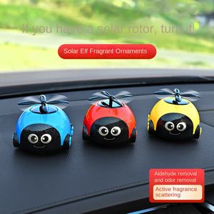 Ornement rotatif d'aromathérapie en forme de voiture volante solaire transfrontalière, hélicoptère en plastique, voiture de dessin animé, parfum durable - Product Image 2