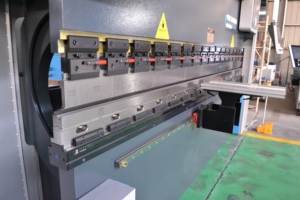 מכונת כיפוף פחים אוטומטית מדויקת הידראולית CNC של MK עם מנוע משאבה לשימוש תעשייתי - Product Image 4