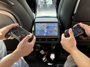 หน้าจอหลังรุ่นใหม่ R89 <span class=keywords><strong>Plus</strong></span> สำหรับ Tesla Model Y Model 3 จอแสดงผลเพื่อความบันเทิง 4+64G Android พร้อม <span class=keywords><strong>Disney</strong></span>+ สำหรับอุปกรณ์เสริม Tesla - Product Image 1