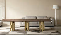 Table à manger de luxe légère avec base en métal, support artistique italien pour une esthétique de salle à manger haut de gamme