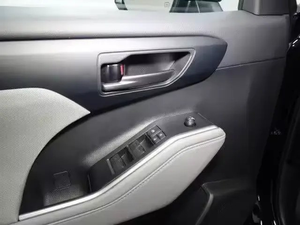 Toyota Highlander AWD L 4 porte SUV 2024 con guida a sinistra, sedili in pelle, telecamera posteriore, 250-300 CV, fari allo xeno, 75001-100000 - Product Image 6