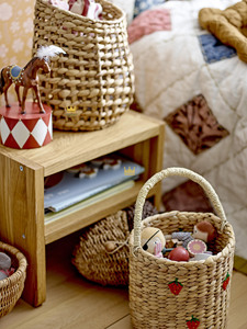 Juego de cestas de almacenamiento de paja tejidas KING HANDCRAFT, estilo bohemio redondo con bordado de fresas y setas para habitación infantil - Product Image 2