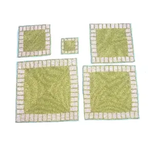 녹색 사각형 유리 장소 매트 흰색 테두리 유리 구슬 충전기 유리 구슬 테이블 Placemats