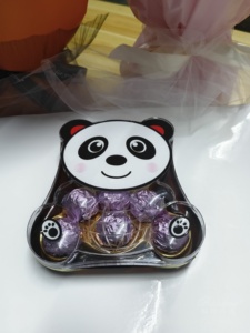 Ensemble cadeau de chocolats de luxe en forme de panda dans une boîte en acrylique - Product Image 3