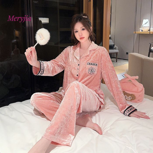 2025 graziosa tutina imbottita da donna con stampa di coniglio traspirante in velluto con elastico in vita da College <span class=keywords><strong>pigiama</strong></span> autunnale lavorato a maglia - Product Image 1