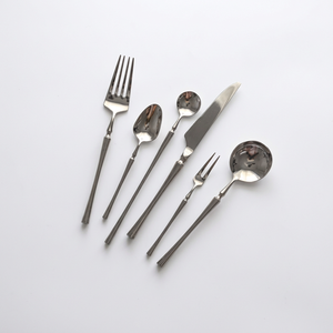 Nouveau personnaliser argent miroir poli couverts nourriture élégant en acier inoxydable avec longue poignée de concepteur élégant couverts couverts - Product Image 1