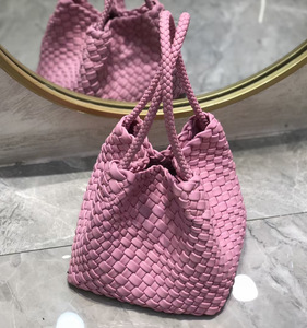 Sac cabas tissé artisanal en cuir véritable haut de gamme pour femme, petit sac à main raffiné, sac seau, sac boulette - Product Image 5