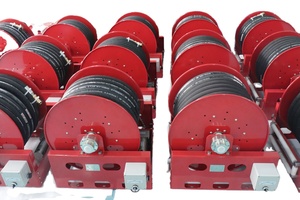 Enrouleur de tuyau d'arrosage motorisé en acier robuste haute pression 100m réglable 12V/24V avec joint pivotant et anneau de glissement DIN - Product Image 1