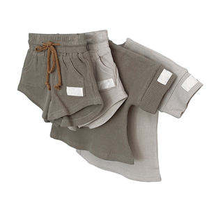 Ensemble de vêtements personnalisés pour bébé garçon et bébé fille, ensemble décontracté uni à manches courtes en tissu gaufré, vêtements d'été unisexes pour bébé avec étiquette - Product Image 1