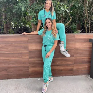 रेयान नर्स वर्दी 2022 शैलियों महिलाओं के अनुकूलित नर्सिंग scrubs जेब के साथ स्टाइलिश स्वास्थ्य देखभाल scrubs जॉगर्स नर्सिंग सेट