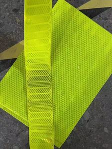 Reflector troquelado Kiss <span class=keywords><strong>de</strong></span> alta visibilidad <span class=keywords><strong>de</strong></span> 2*6cm <span class=keywords><strong>para</strong></span> casco <span class=keywords><strong>de</strong></span> bicicleta <span class=keywords><strong>de</strong></span> motor, pegatina reflectante <span class=keywords><strong>para</strong></span> casco - Product Image 5