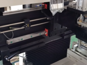 सटीक गाइड रेल HW-550S मैनुअल रेशम स्क्रीन प्रिंटर स्मट असेंबली लाइन - Product Image 2