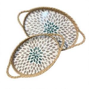 Plateau de service ovale en bambou LORD avec motif de feuilles et poignées à fleurs turquoise pour la décoration de table, modèle LV61617 - Product Image 1