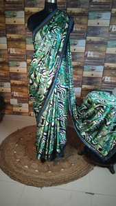Elegante Sari de seda con estampado de animales verde y negro con borde azul Ropa étnica tradicional de moda para damas niñas para adultos - Product Image 2
